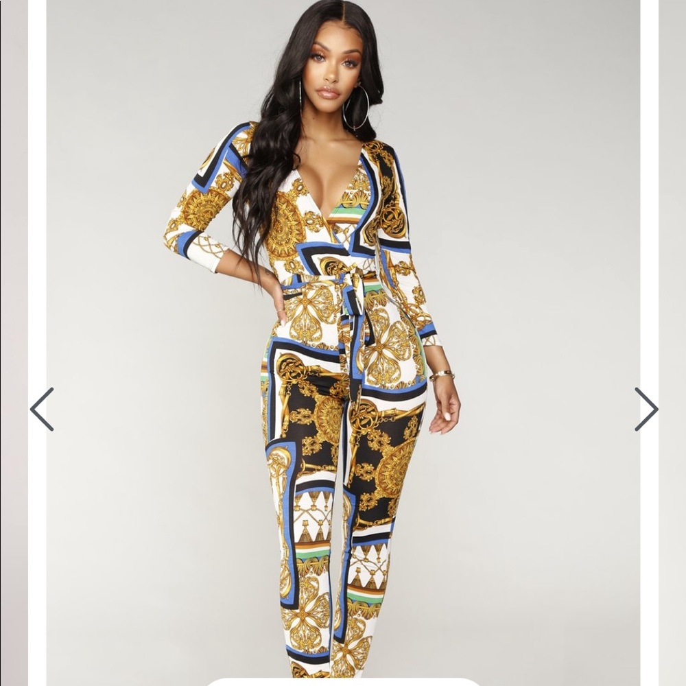 Fashion Nova jumpsuit gold & white chains sz S